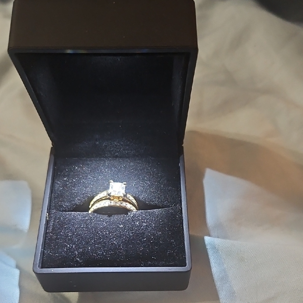 Elegant Gold and Silver Women's Ring